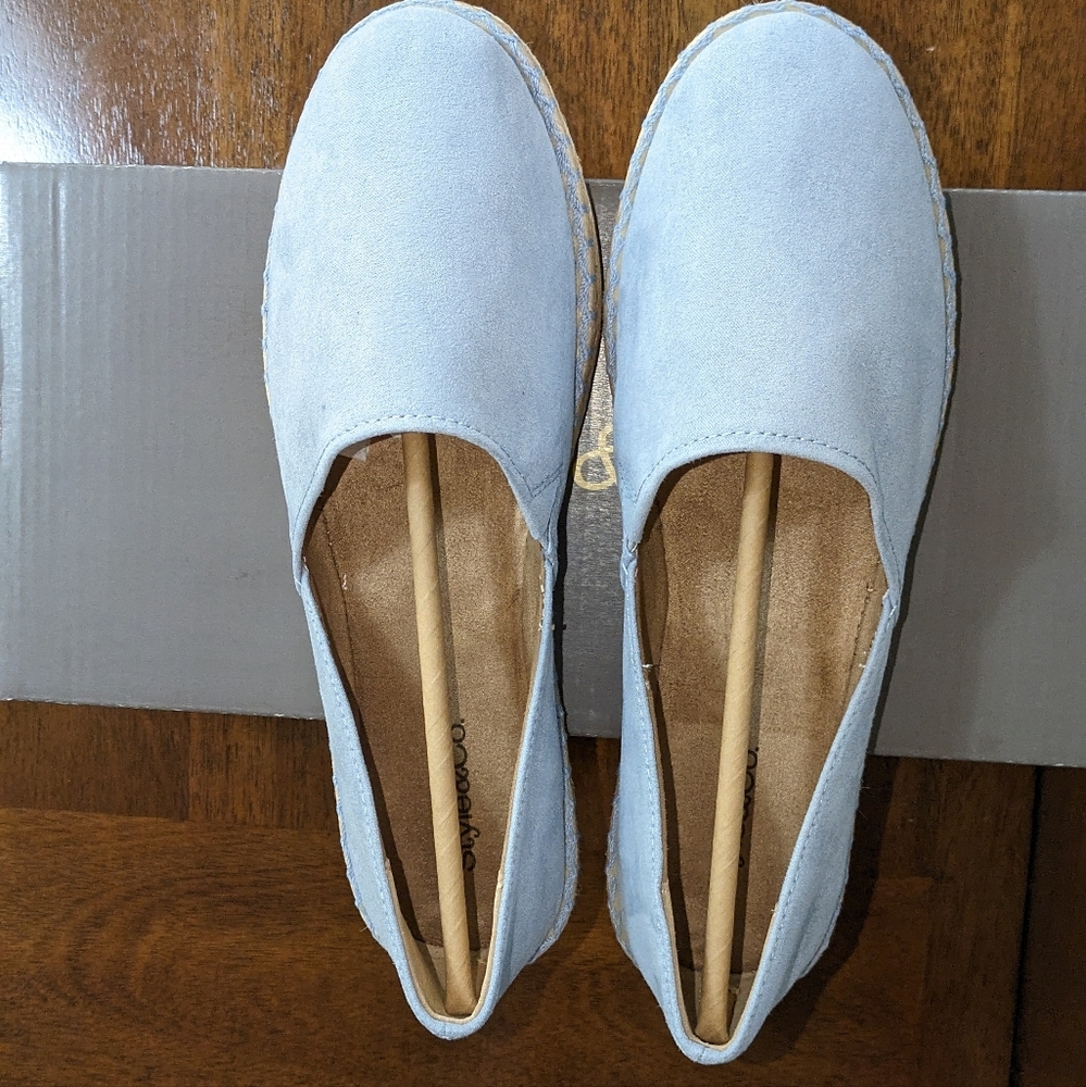 Style & Co.  FLATS.  FADED DENIM BLUE.  6.5M